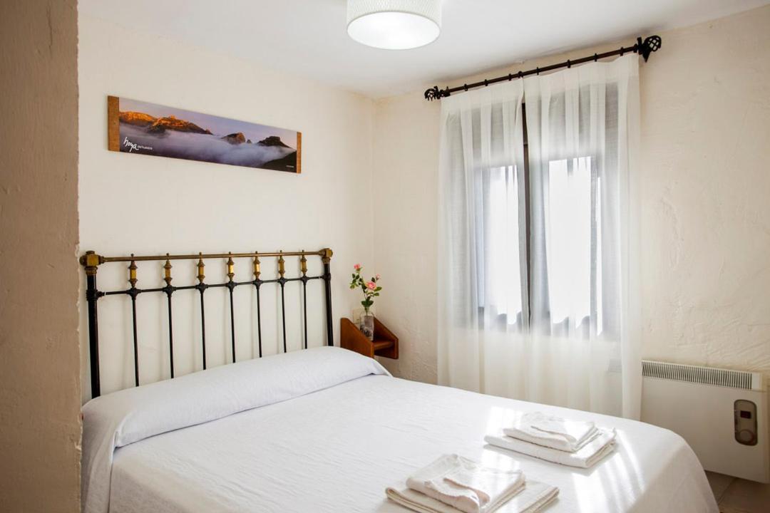 Apartamentos Casa Samper Santa Eulalia de Gallego Room photo